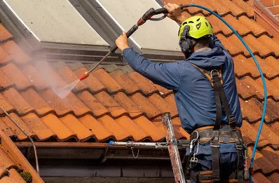 Démoussage et hydrofuge de toiture à Empury